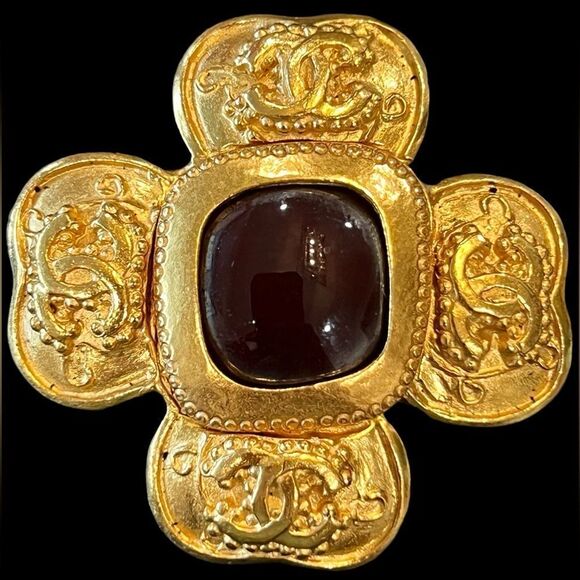 Chanel 96A Cross Interlocking CC Gold Plated Brooch - Picture 2 of 5